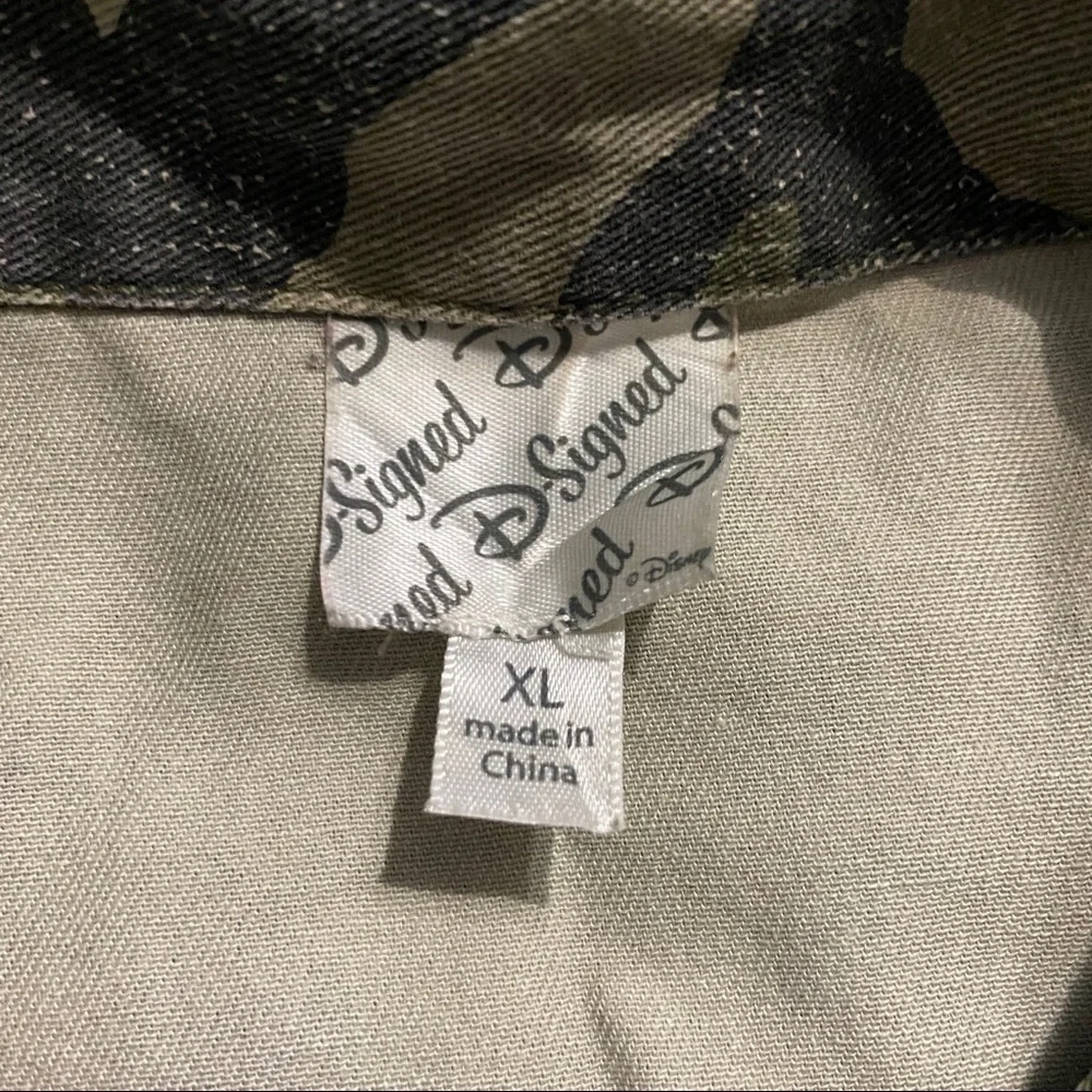 Disney D Signed Green Camo Beaded Aztec Button Up - Picture 5 of 6